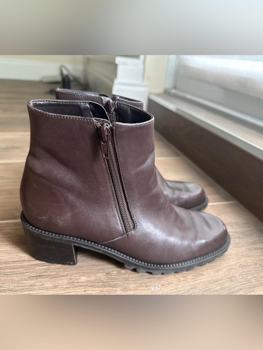 Bandolino Brown Lug Sole Ankle Boots Block Heel Side Zip 6M